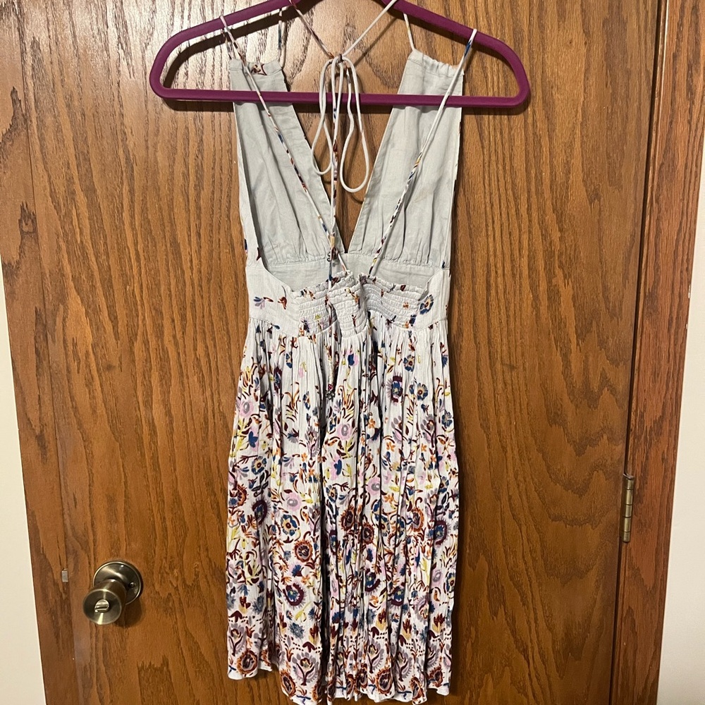 Kimchi Blue Backless Floral Dress - White and Blue - Picture 5 of 7